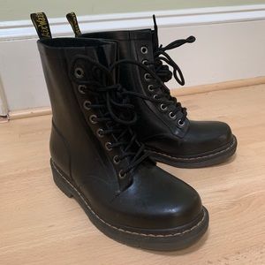 Doc Martens Airwave Boots